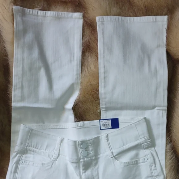 Apt 9 mid rise white stretch bootcut curvy tummy control jeans. Size 10S New - Picture 4 of 13